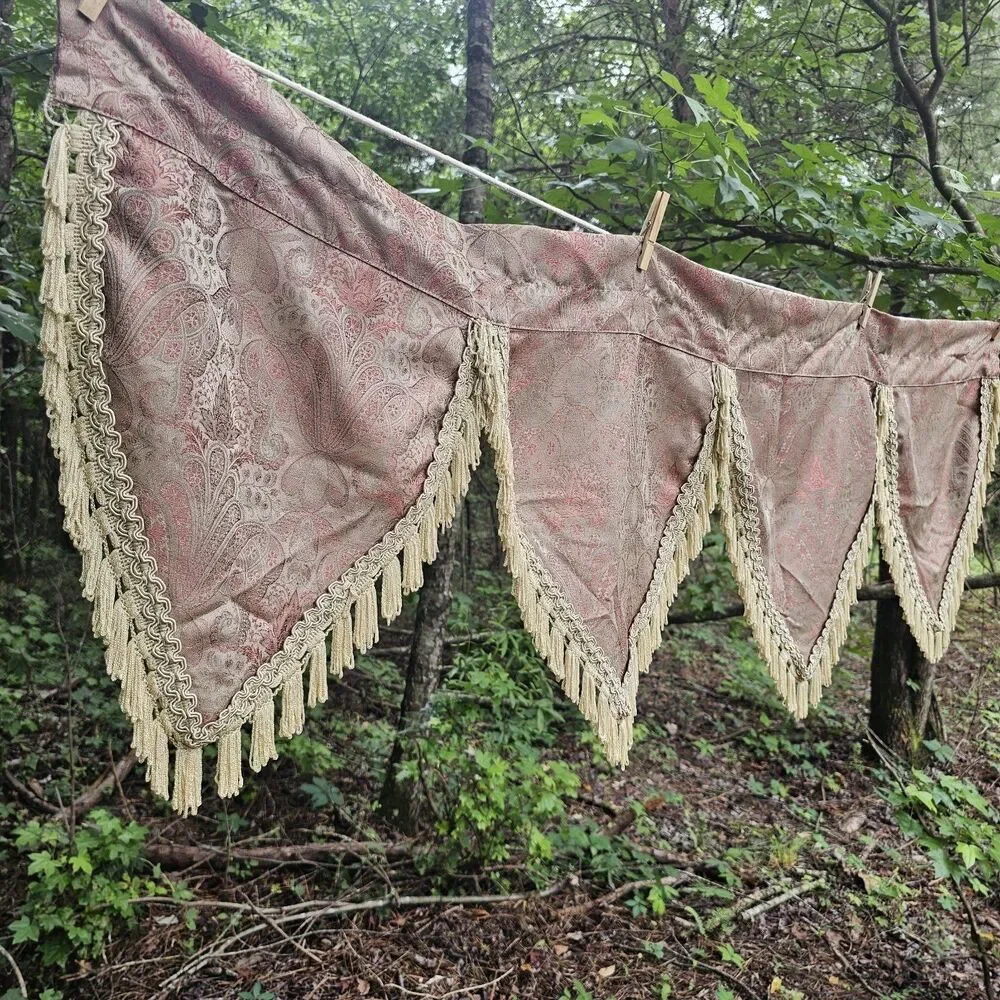 Vintage 80s Champagne Gold & Burgandy Paisley Jacquard Valance with Gold Tassels